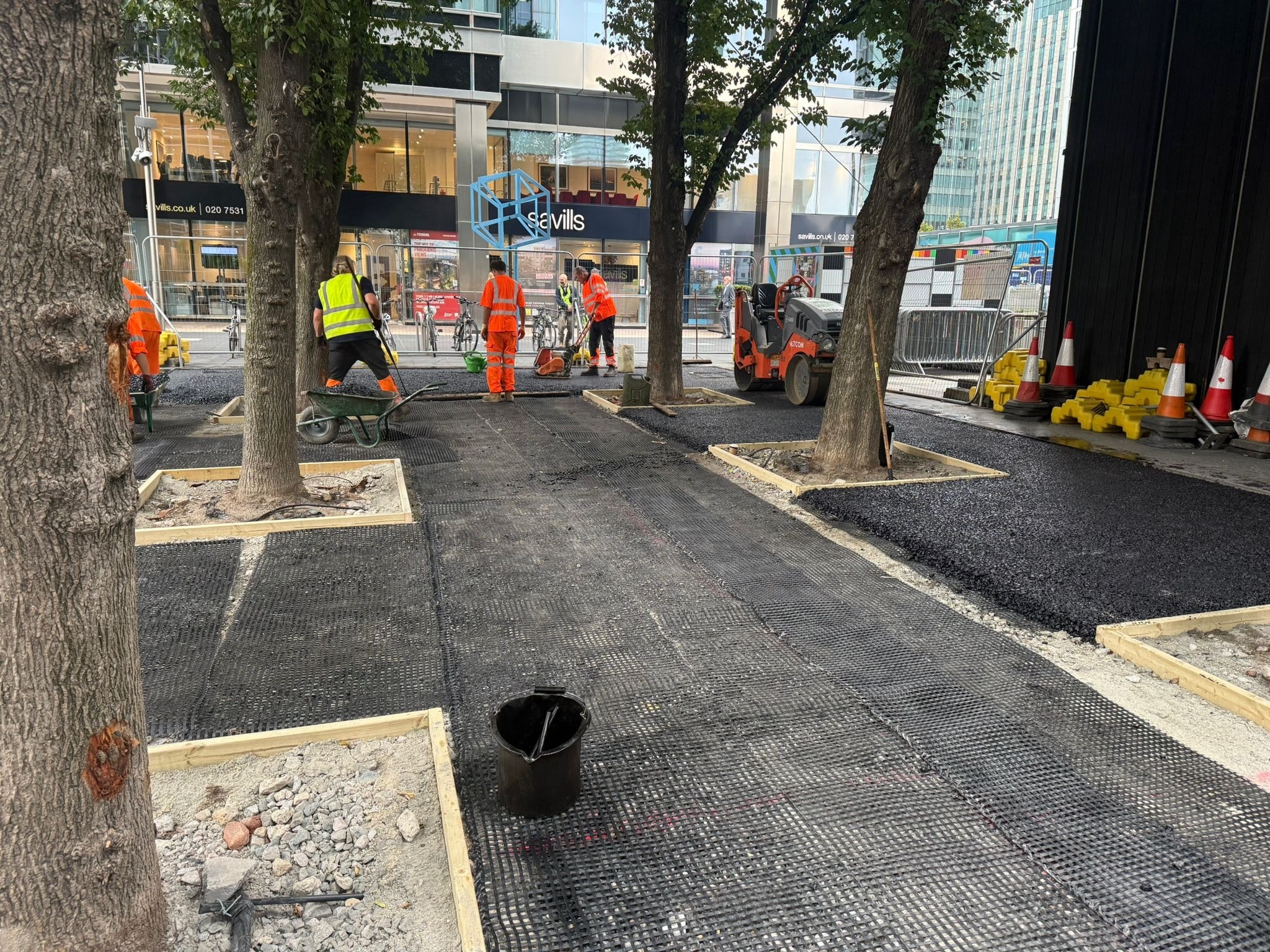 canary wharf resin bound surface installation
